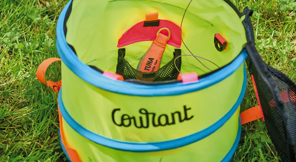 Courant-Pelicanyellow-lifestyle.webp