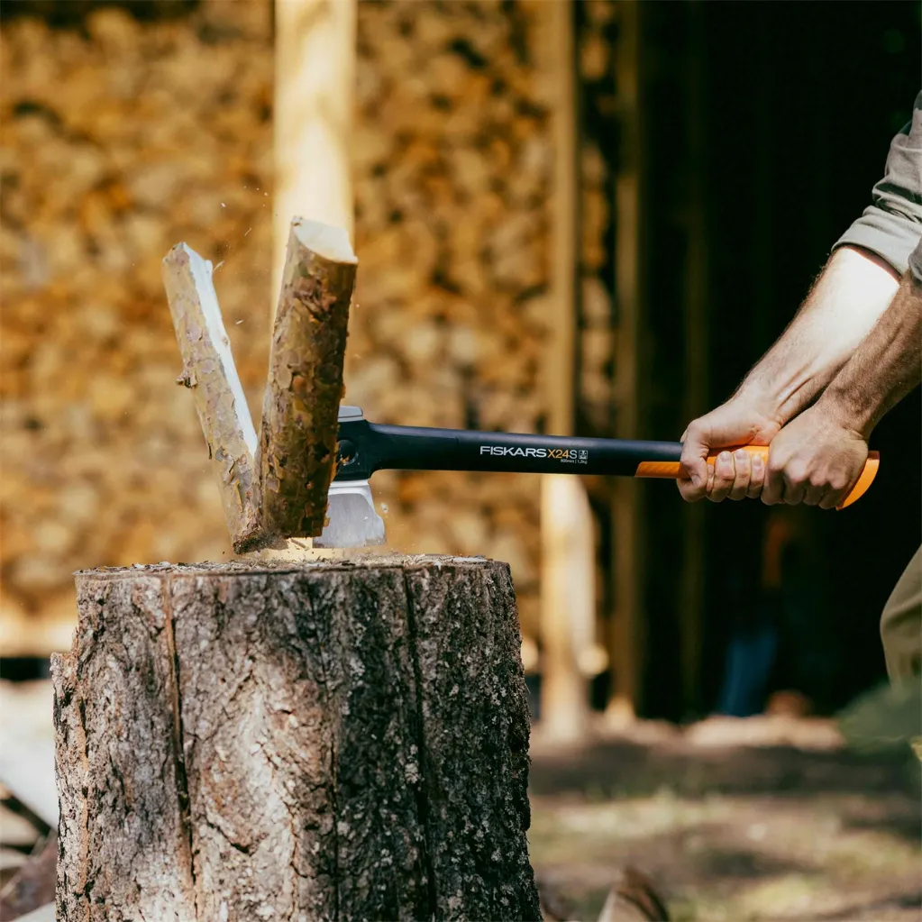 1069105_FiskarsEMEA_08_X24_splitting_axe.webp